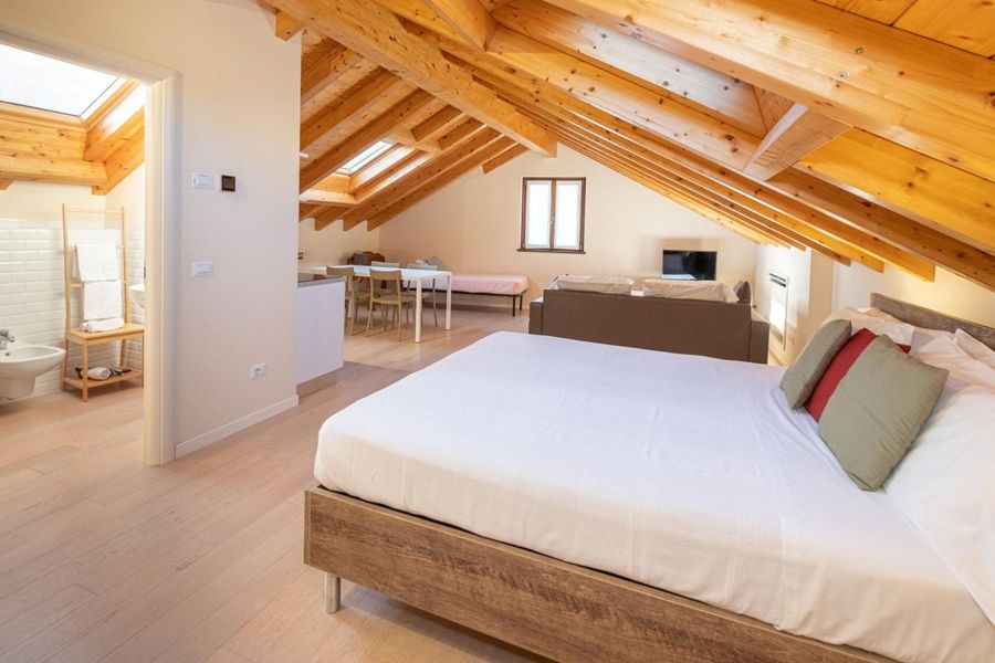 Lake Como and Lake Maggiore - 8 Days accommodation